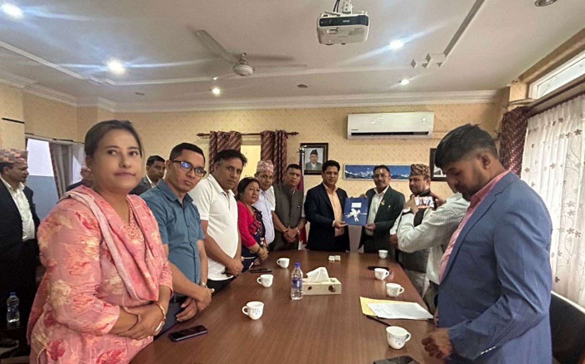 एमआरपी सम्बन्धी निर्देशनविरुद्ध व्यवसायी, मन्त्रीलाई बुझाए ज्ञापन